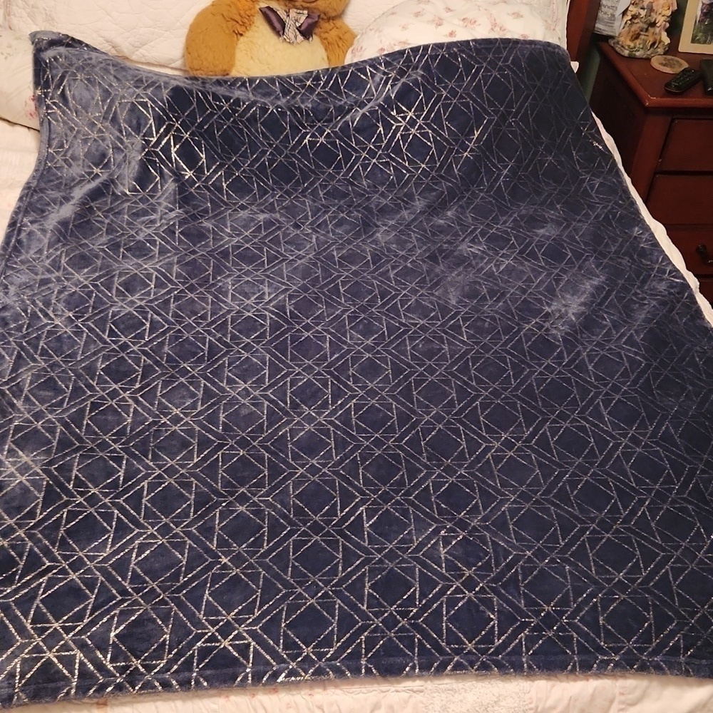 Better Homes plush gold metallic kaleidoscope print blanket